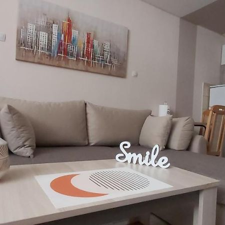 Square Apartment Paracin Luaran gambar