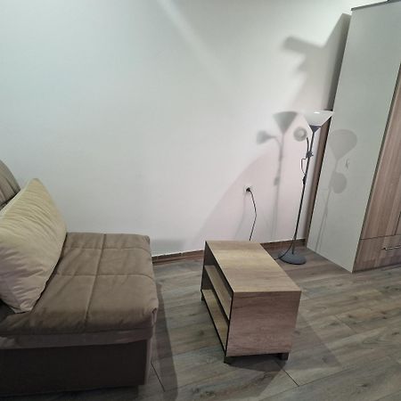 Square Apartment Paracin Luaran gambar