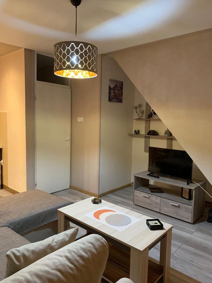 Square Apartment Paracin Luaran gambar