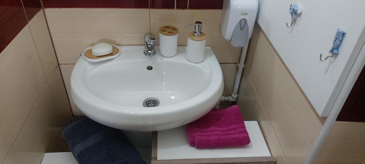 Square Apartment Paracin Luaran gambar