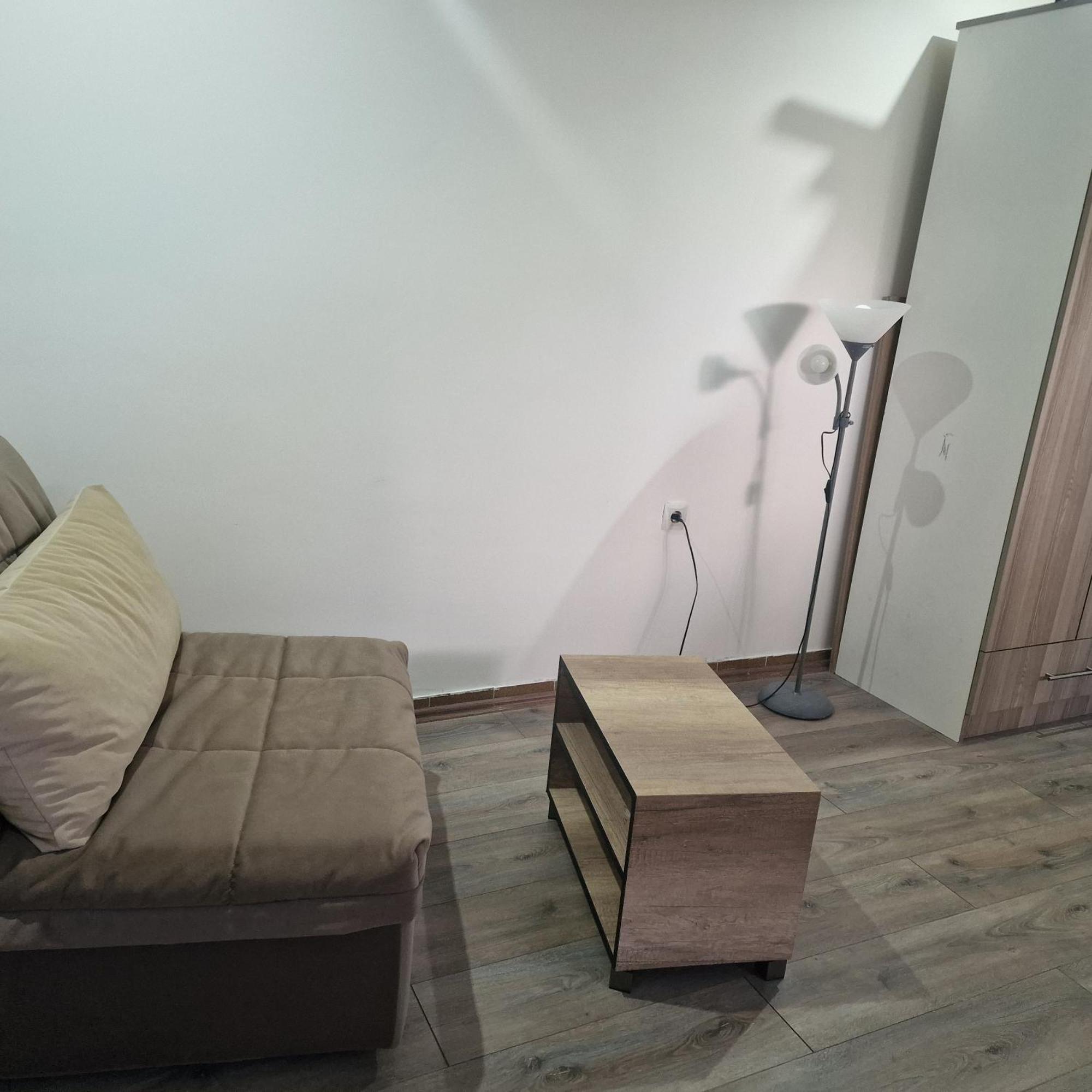 Square Apartment Paracin Luaran gambar