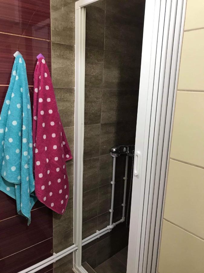 Square Apartment Paracin Luaran gambar